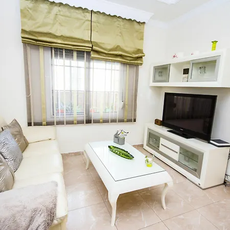 Claudia Canovas Villa *