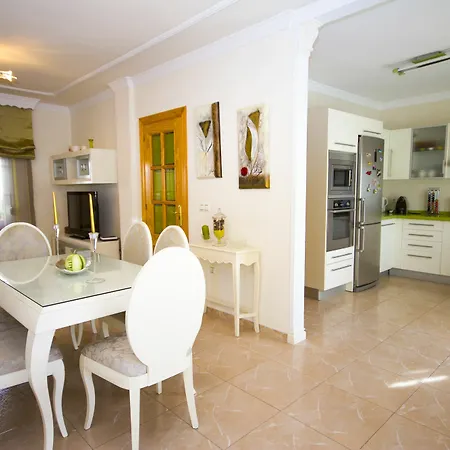 Villa Claudia Canovas *